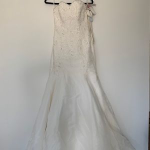 Ivory Trumpet Wedding dress (never used)